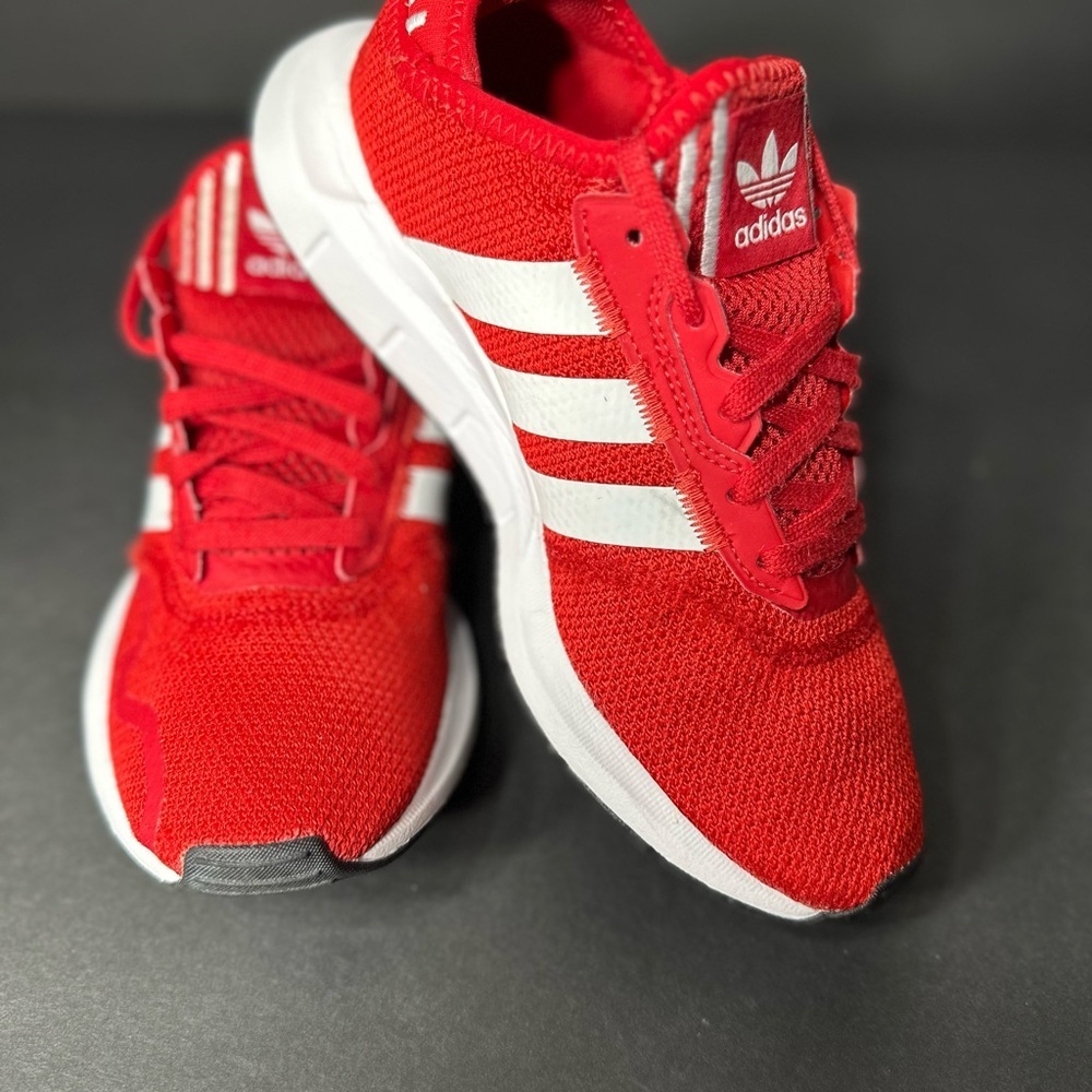 Adidas Kids Red Sneakers size 6.5 pre owned Exellent conditions - Picture 2 of 6